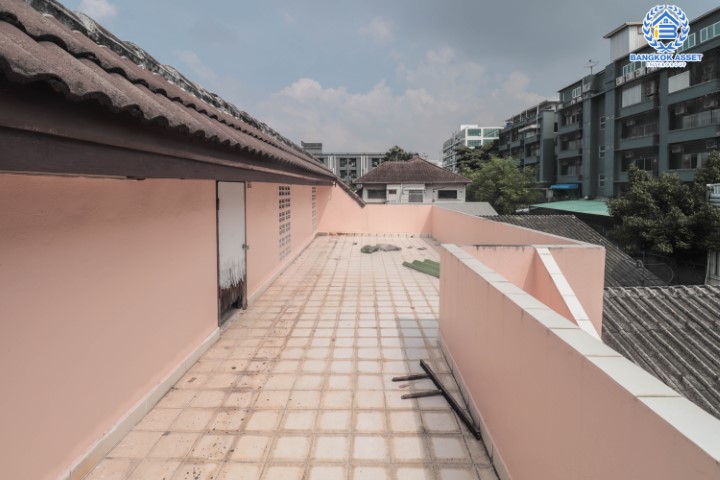 *****บ้านเดี่ยวมือสอง ซ.ประดิษฐ์มนูธรรม7 บนเนื้อที่ 69 ตร.ว. ฟังก์ชัน 4 ห้องนอน 2 ห้องน้ำ จอดรถได้ 2 คัน  บนทำเลเดินทางสะดวก เชื่อมต่อถนนลาดพร้าว และประดิษฐ์มนูธรรม(เลียบทางด่วน) ใกล้รถไฟฟ้าสายสีน้ำเงิน "สถานีลาดพร้าว"